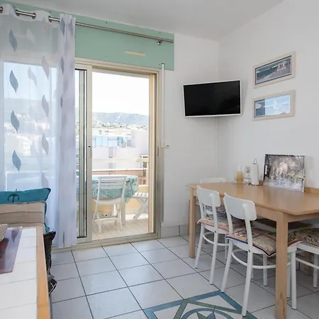 Apartment T2 4 Pers, Pieds Dans L'eau Avec Wifi, Parking Et Clim - Fr-1-803-1 Le Lavandou